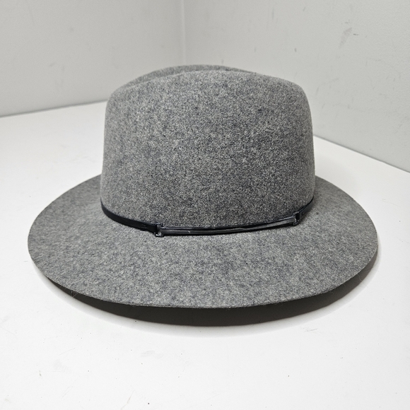 Janessa Leone Felt Hat Gray Wool Women's Medium Narrow Metal Leather Band - Picture 1 of 4